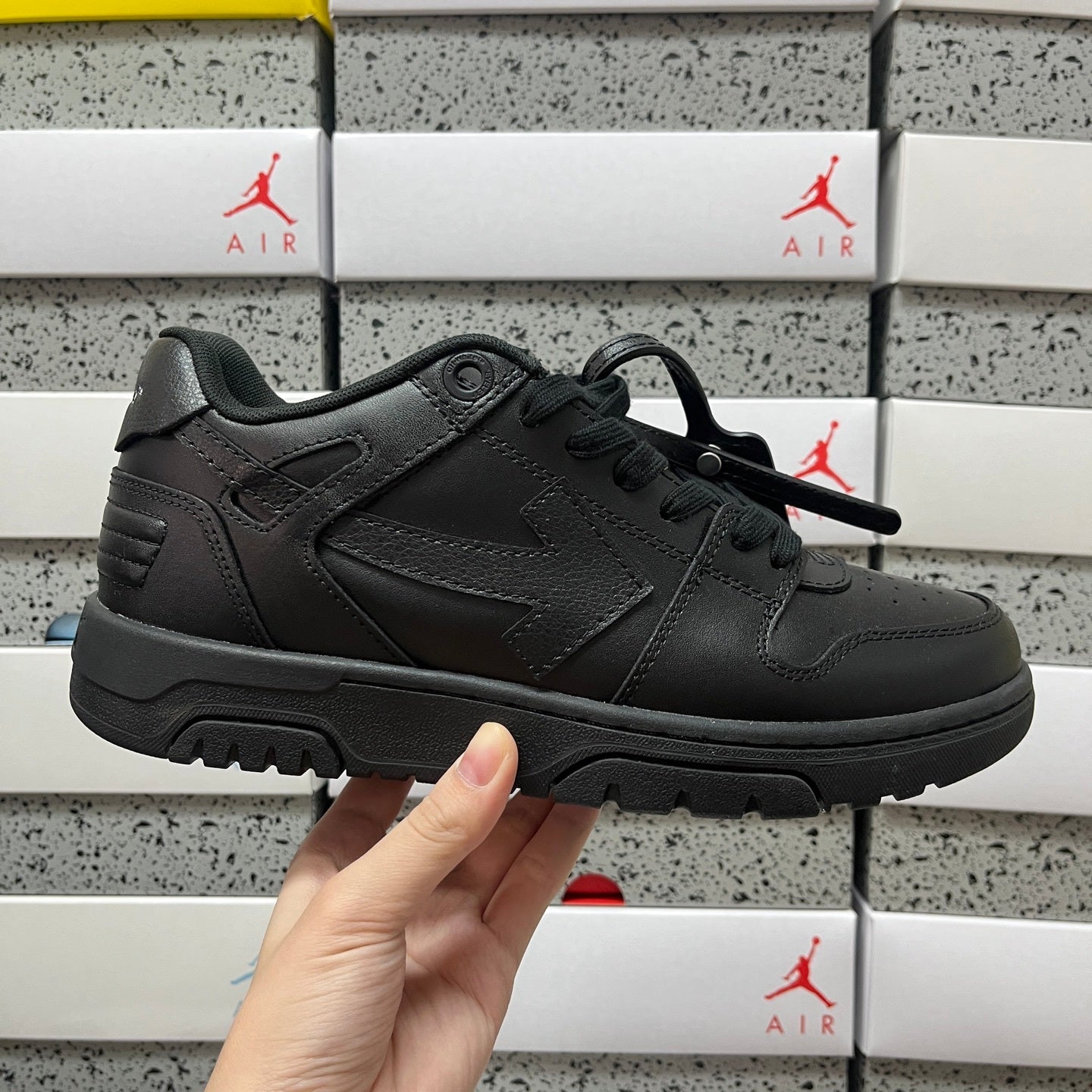 OFF-WHITE OUT OF OFFICE