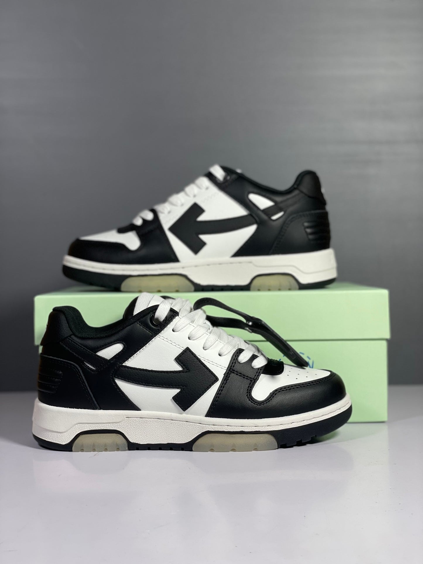 OFF-WHITE OUT OF OFFICE