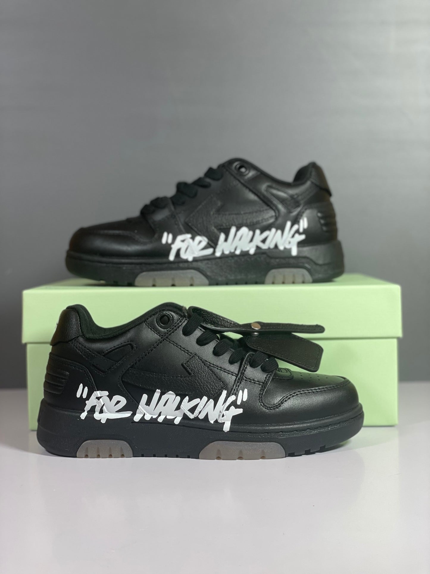 OFF-WHITE OUT OF OFFICE