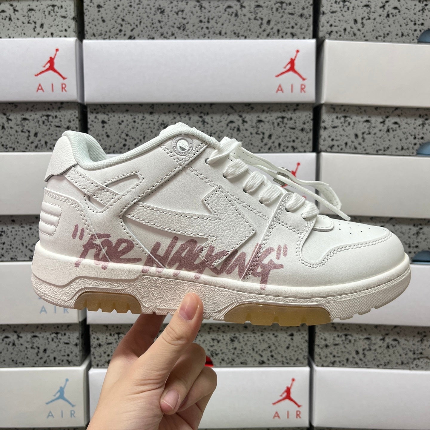 OFF-WHITE OUT OF OFFICE
